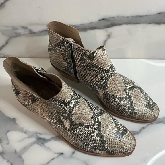 Vince Camuto | Women's Green Cream Reptile Leather Arendara Booties Sz 9 - Picture 2 of 8